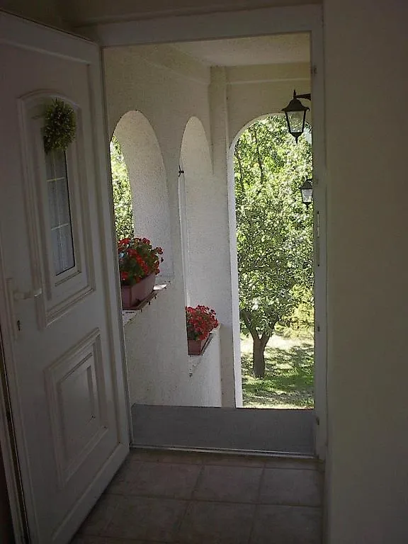 Feher Hollo Vendeghaz Villa Eger